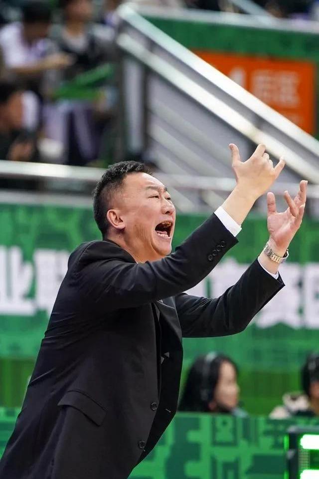 关于圣埃蒂安主场告捷，继续取得胜利保持排名的信息
