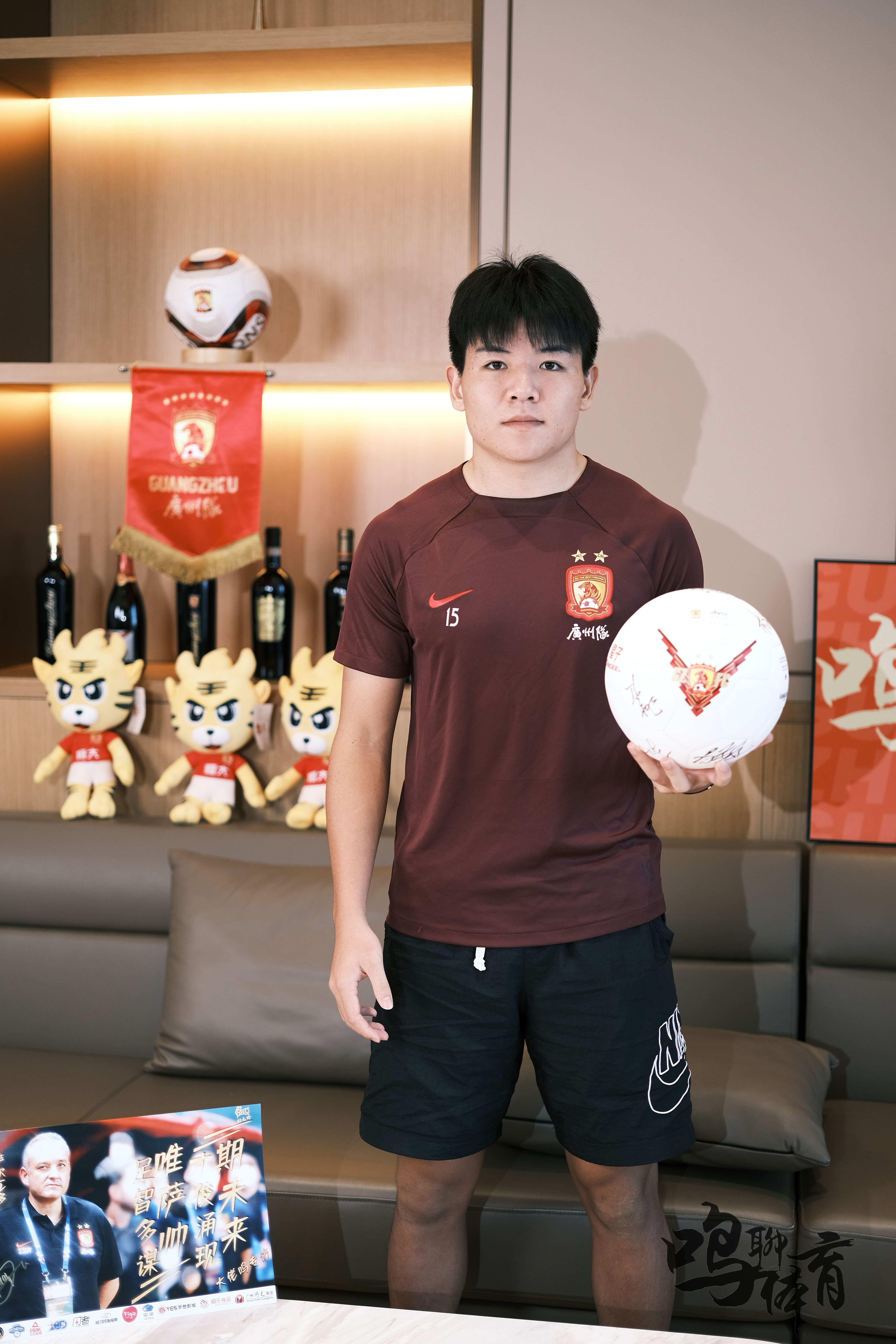 里尔球员整体状态不佳，主教练强调团结合作的简单介绍