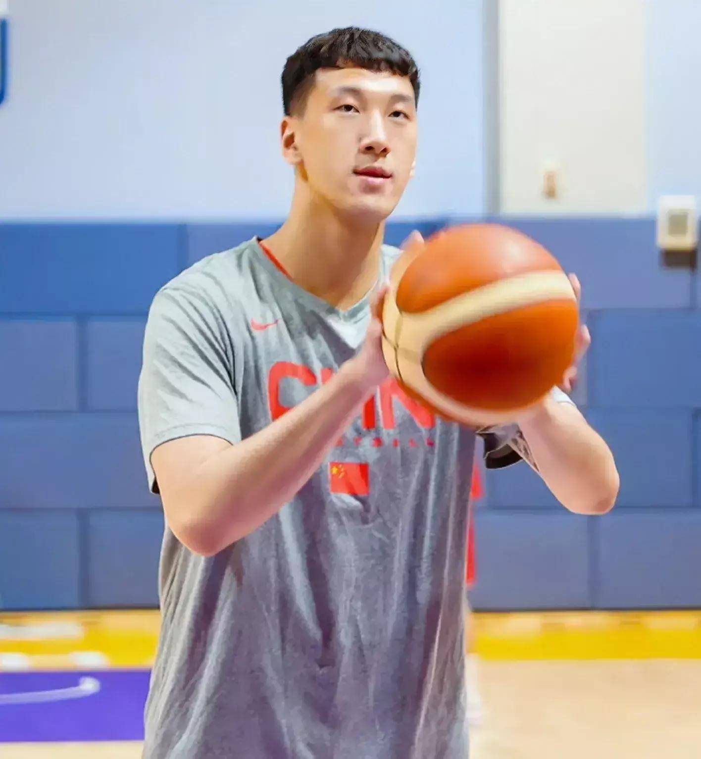 张镇麟因伤退出中国男篮集训辽宁队致谢篮协(张镇麟加盟辽篮)
