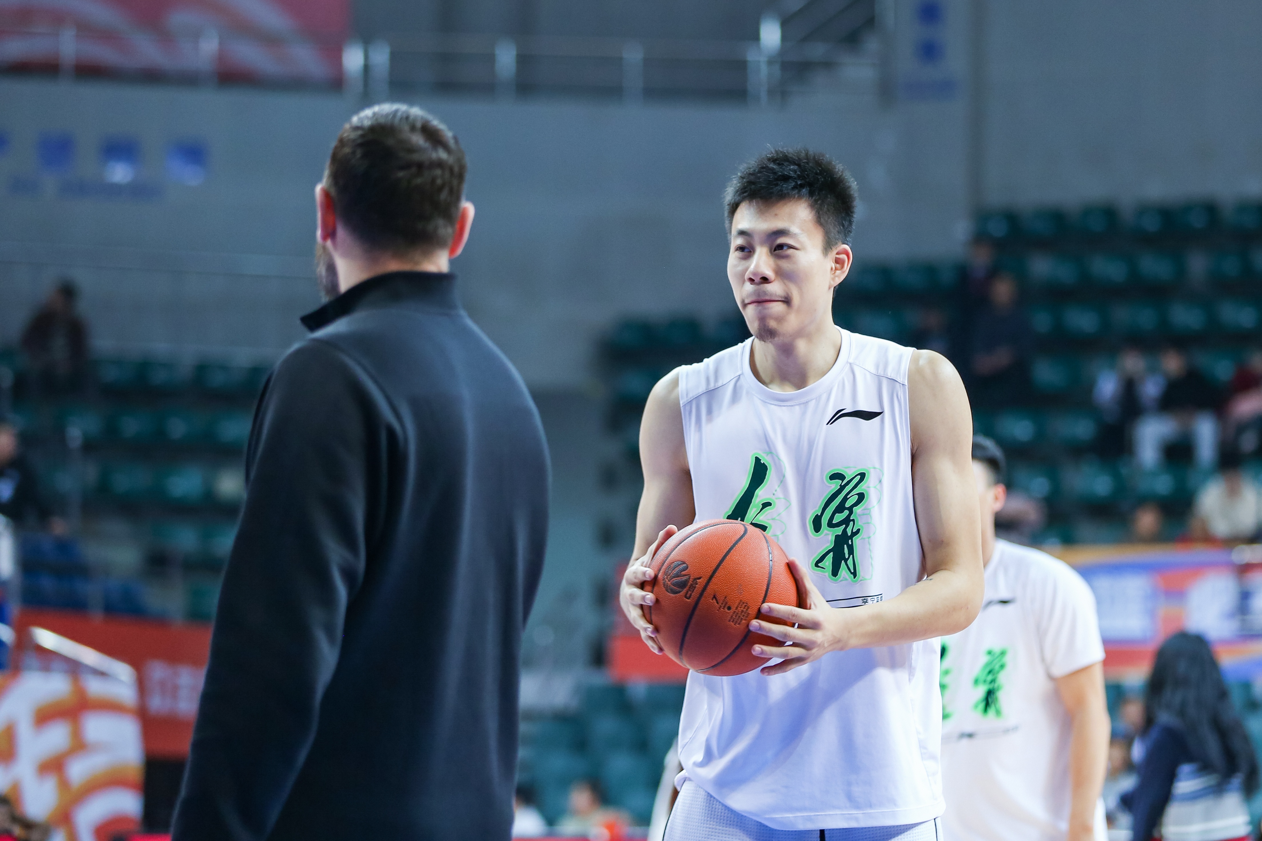 张镇麟因伤退出中国男篮集训辽宁队致谢篮协(张镇麟加盟辽篮)