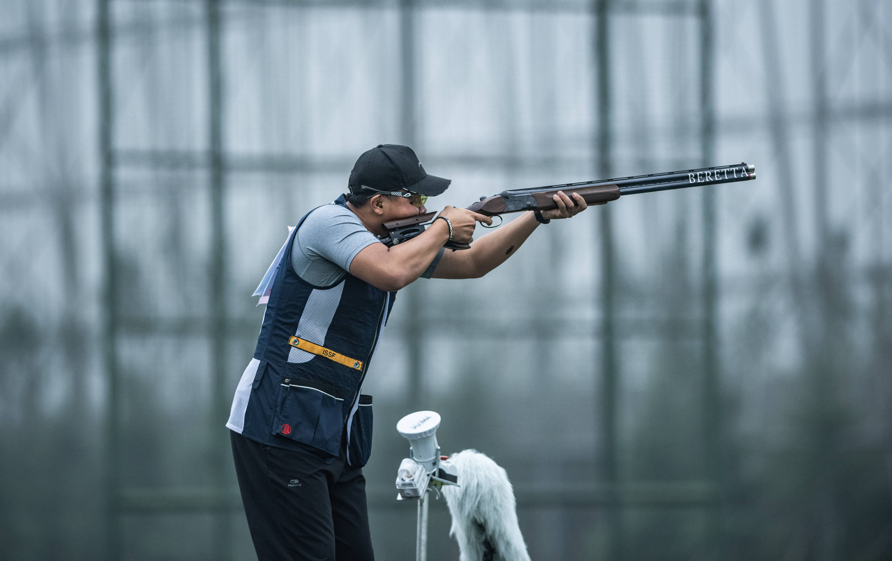 包含阿曼射击选手阿尔米拉尼夺得男子飞碟冠军的词条