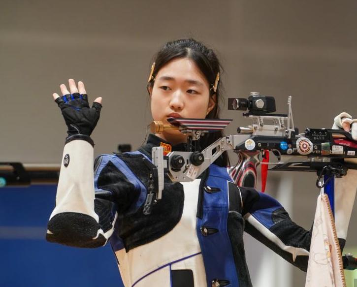 包含阿曼射击选手阿尔米拉尼夺得男子飞碟冠军的词条